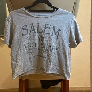 Gray shortsleeved crop top